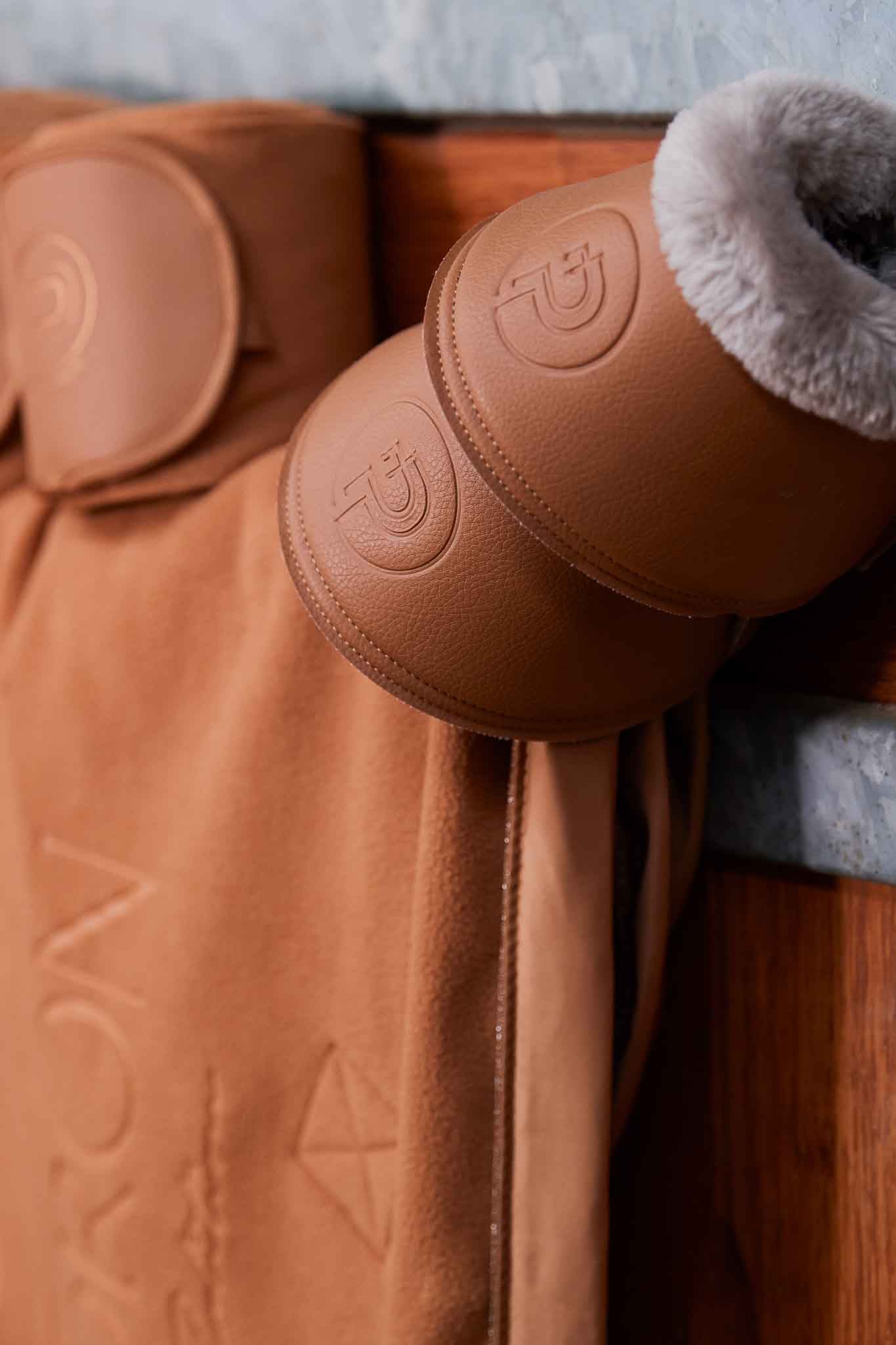 Cloches Faux Leather - Eskadron Platinum 23/24