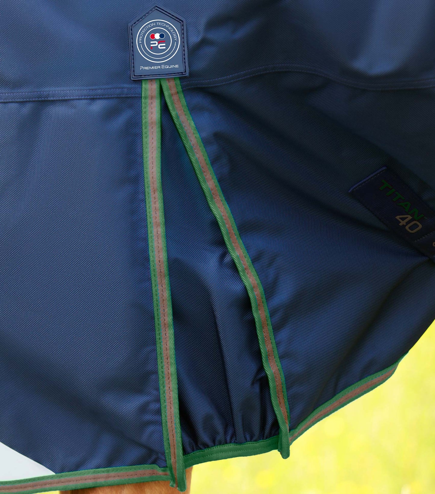 Couverture imperméable, Titan 40gr cou-amovible (en stock) - Premier Equine
