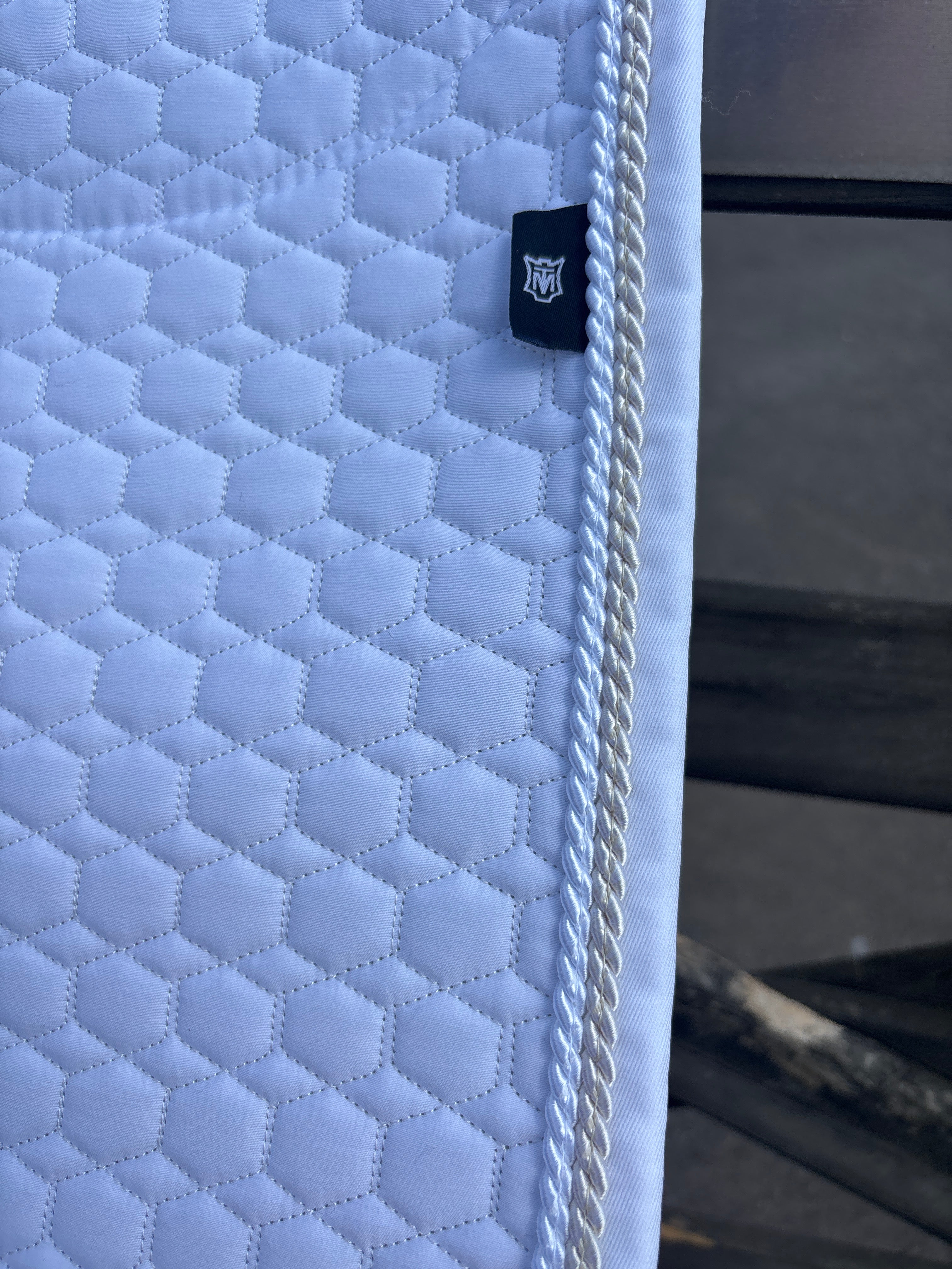 Tapis de dressage blanc, mouton blanc, cordelettes perle / blanc - Mattes