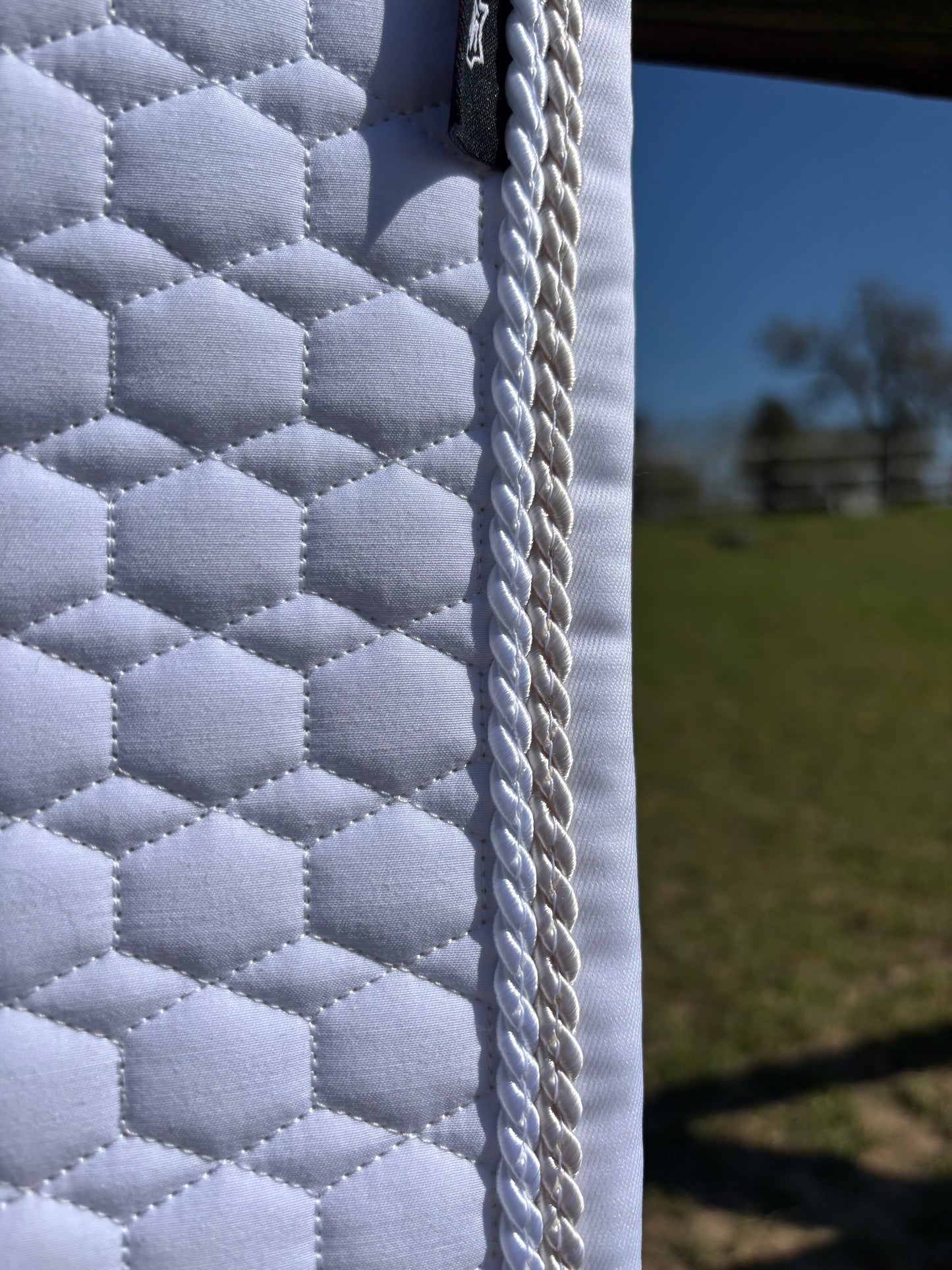 Tapis de dressage blanc, mouton Platin, bord perle / blanc - Mattes