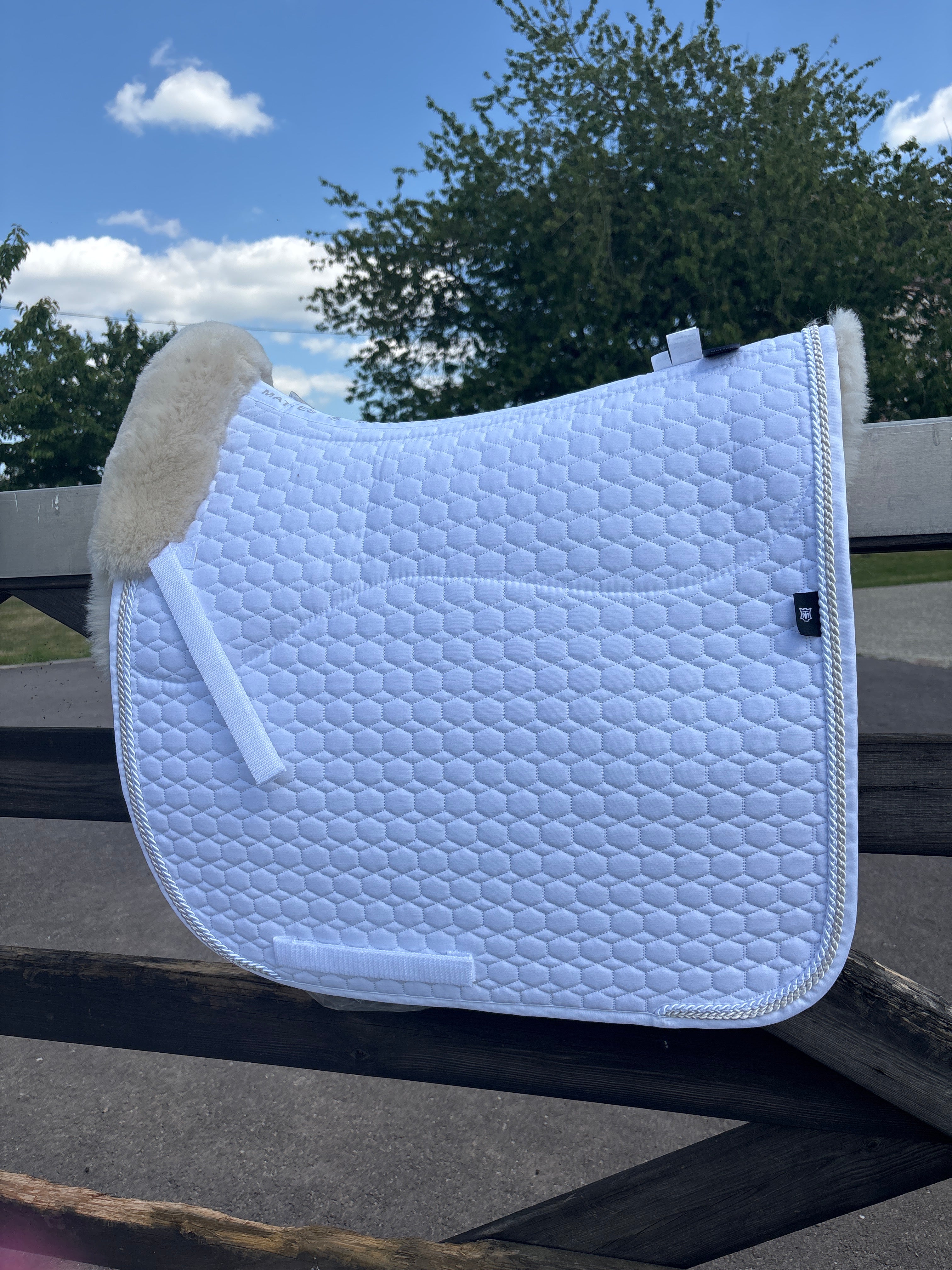 Tapis de dressage blanc, mouton blanc, cordelettes perle / blanc - Mattes