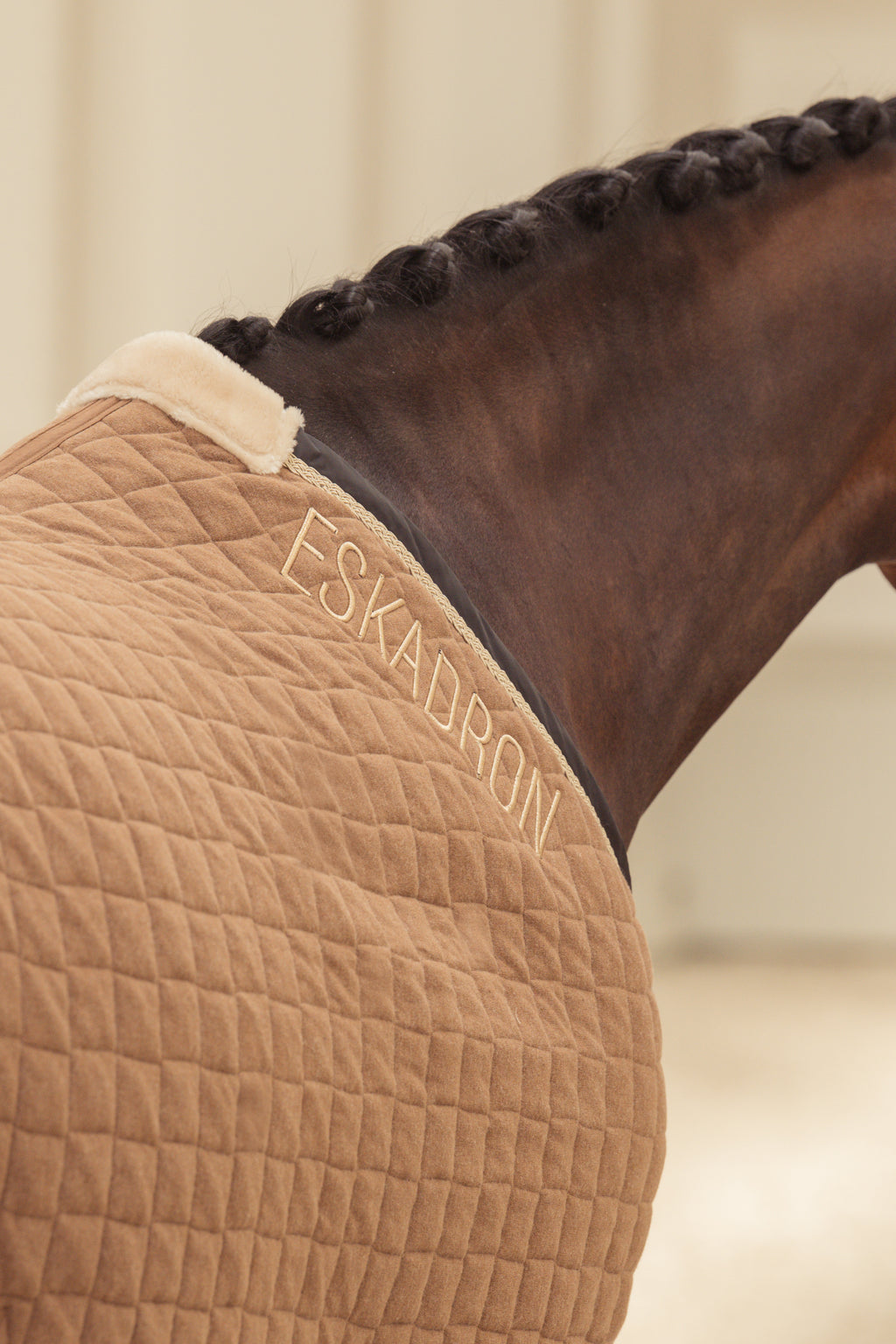 Sweet rug Acrylic quilted, almond - Eskadron heritage