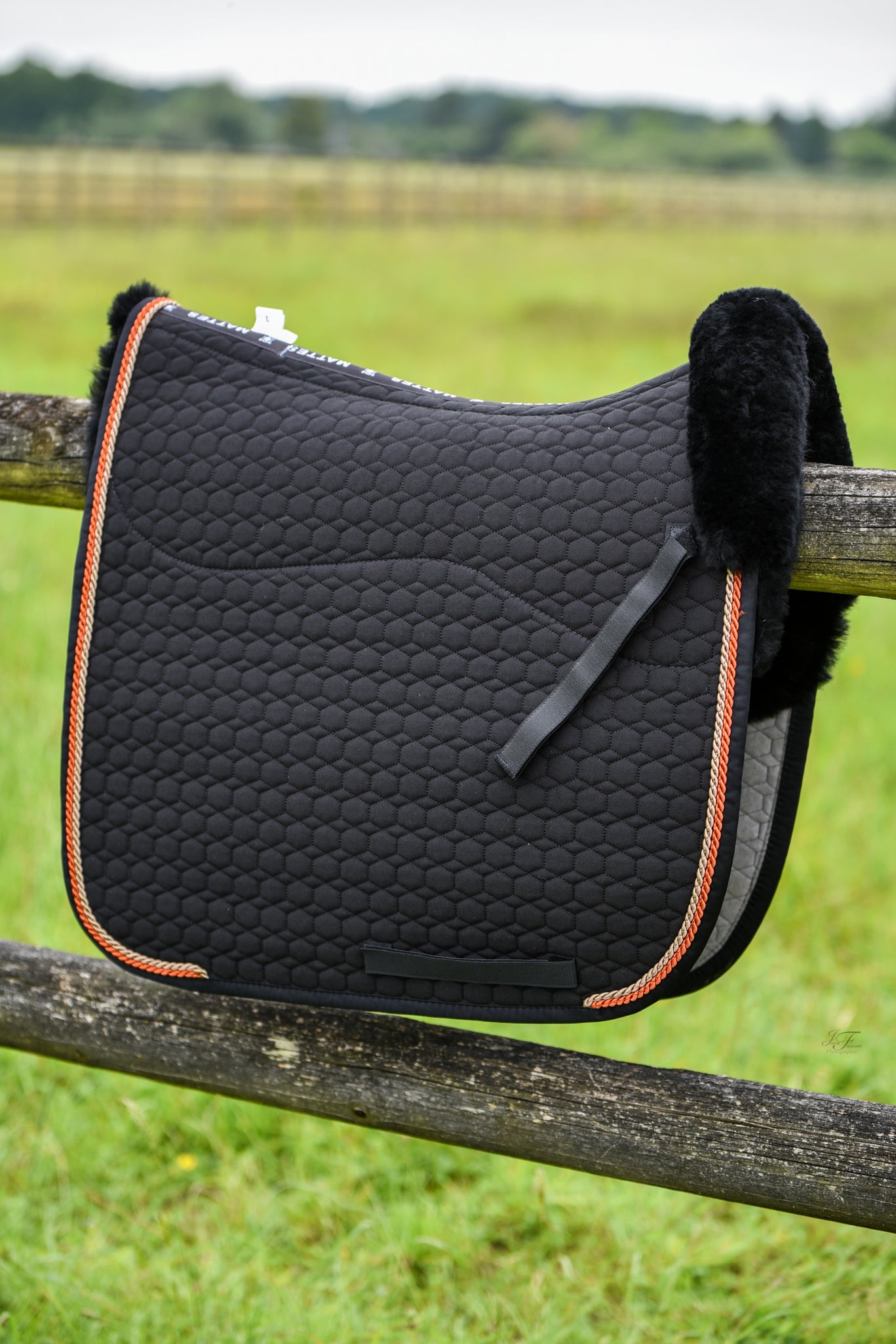 Tapis chabraque Black, mouton Black - Mattes