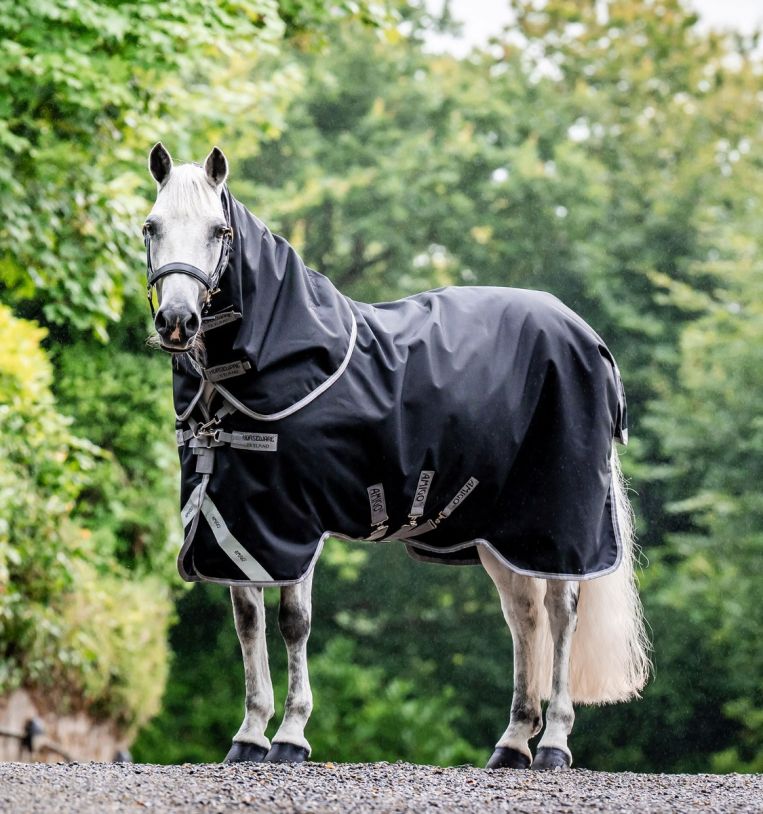 Amigo Bravo 12 plus, Black/Titanium, 250gr - Horseware