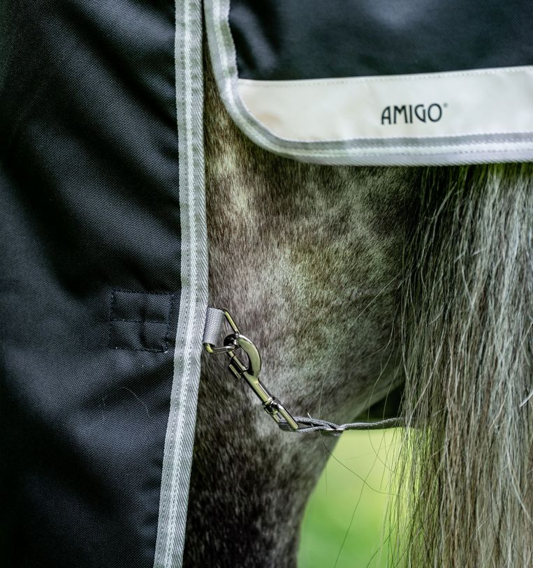 Amigo Bravo 12 plus, Black/Titanium, 250gr - Horseware