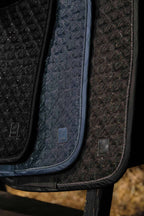 Glitzernetzteppich, Dunkeloliv - Eskadron Essence 22/23