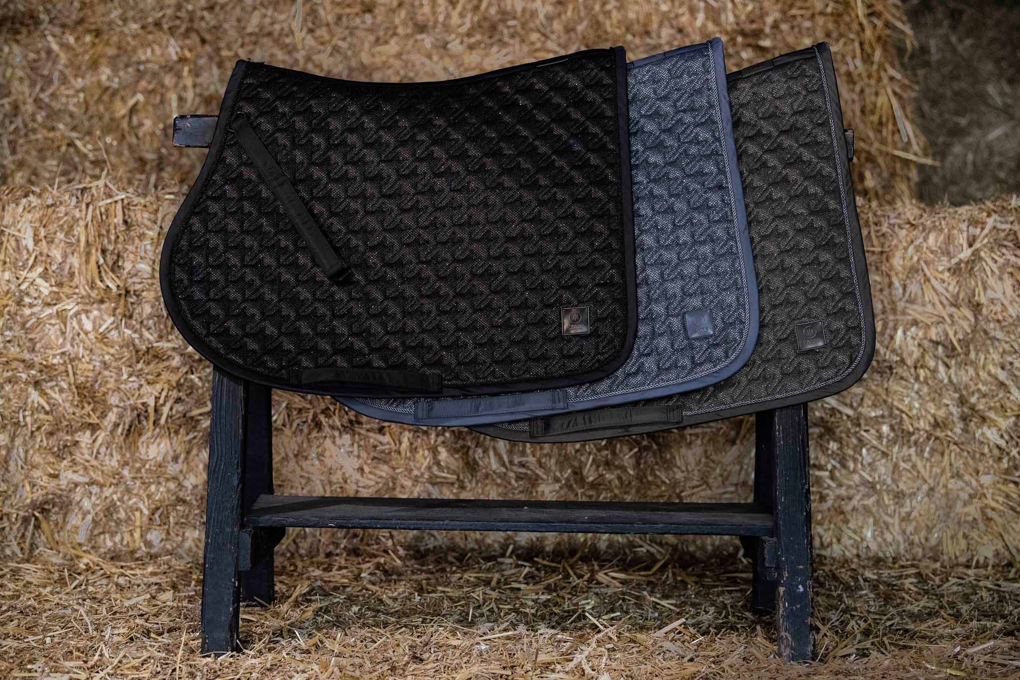 Glitzernetzteppich, Taubenblau - Eskadron Essence 22/23