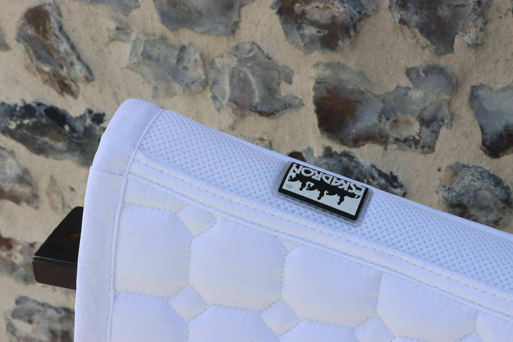 Tapis de selle Glossy Compact Blanc - Eskadron